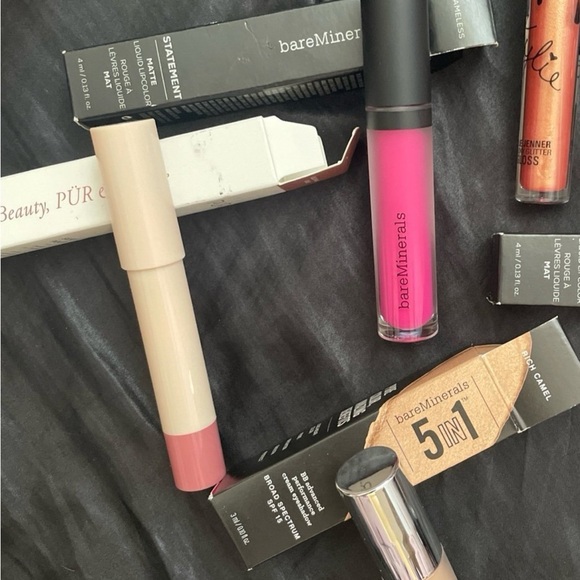 Makeup Bundle - Picture 3 of 9